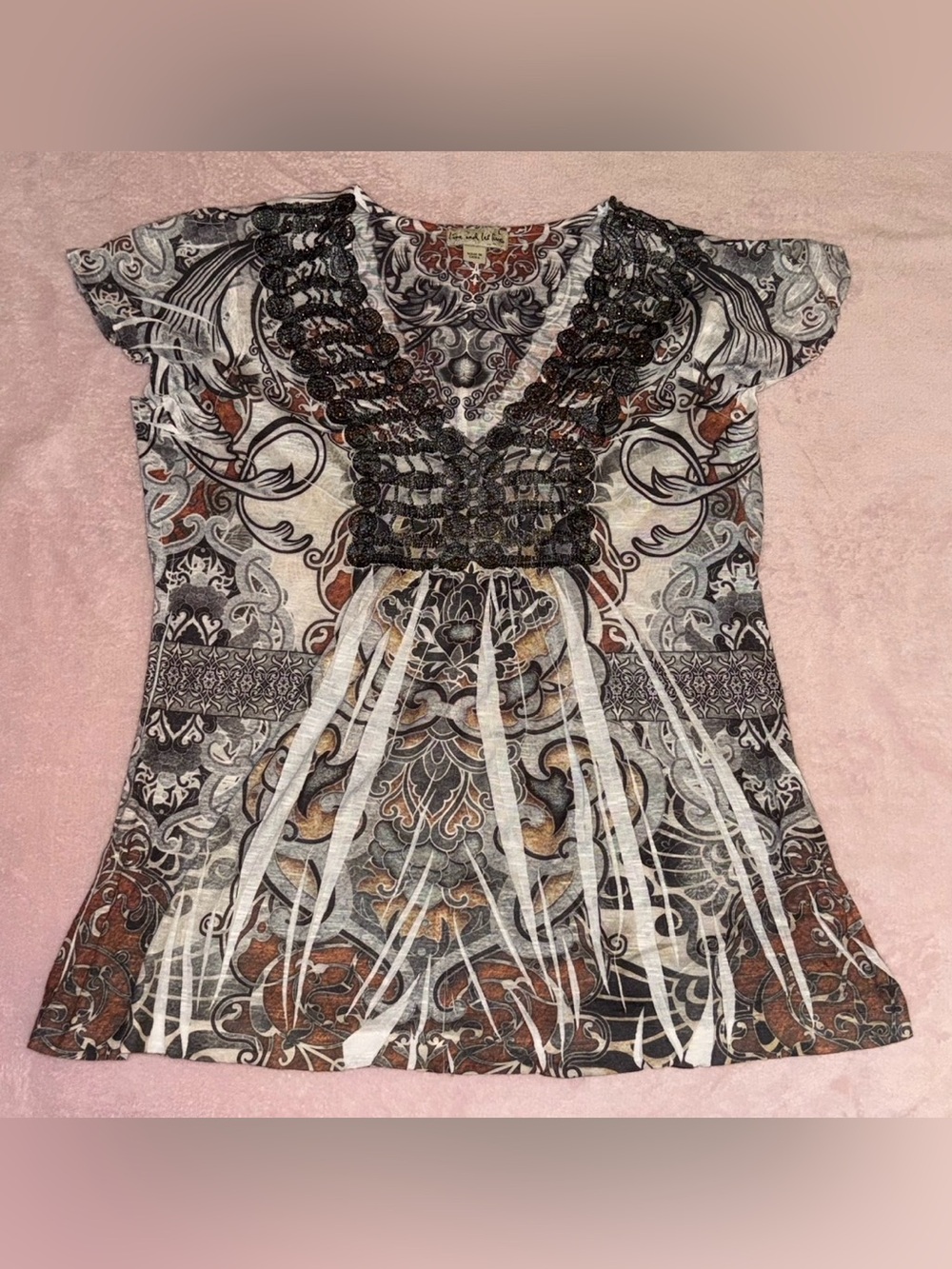 03 π€Y2K Live & Let Live Embellished Tunic
Topπ€